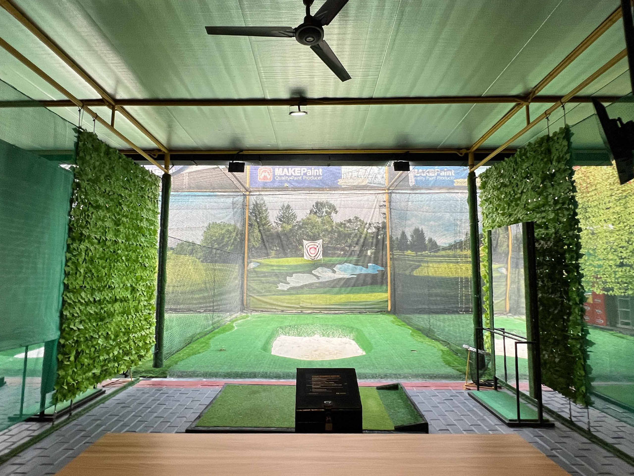 Indoor Driving Golf Bay 2 - Fun Golf & Cafe, Golf Jababeka, Golf Lippo Cikarang, Belajar Golf, Simulator Golf