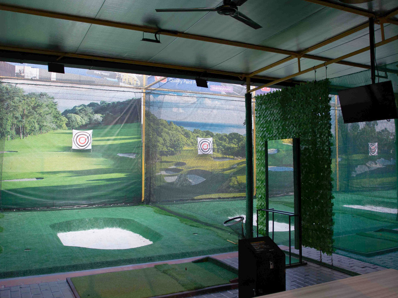 Indoor Driving Golf Bay 6 - Fun Golf & Cafe, Golf Jababeka, Golf Lippo Cikarang, Belajar Golf, Simulator Golf