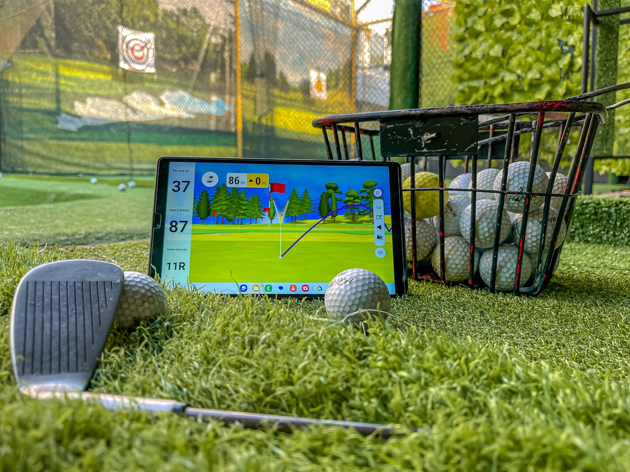 Indoor Driving Golf Bay 8 - Fun Golf & Cafe, Golf Jababeka, Golf Lippo Cikarang, Belajar Golf, Simulator Golf